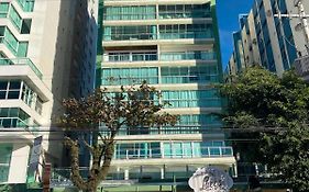 Apartamento na orla da praia